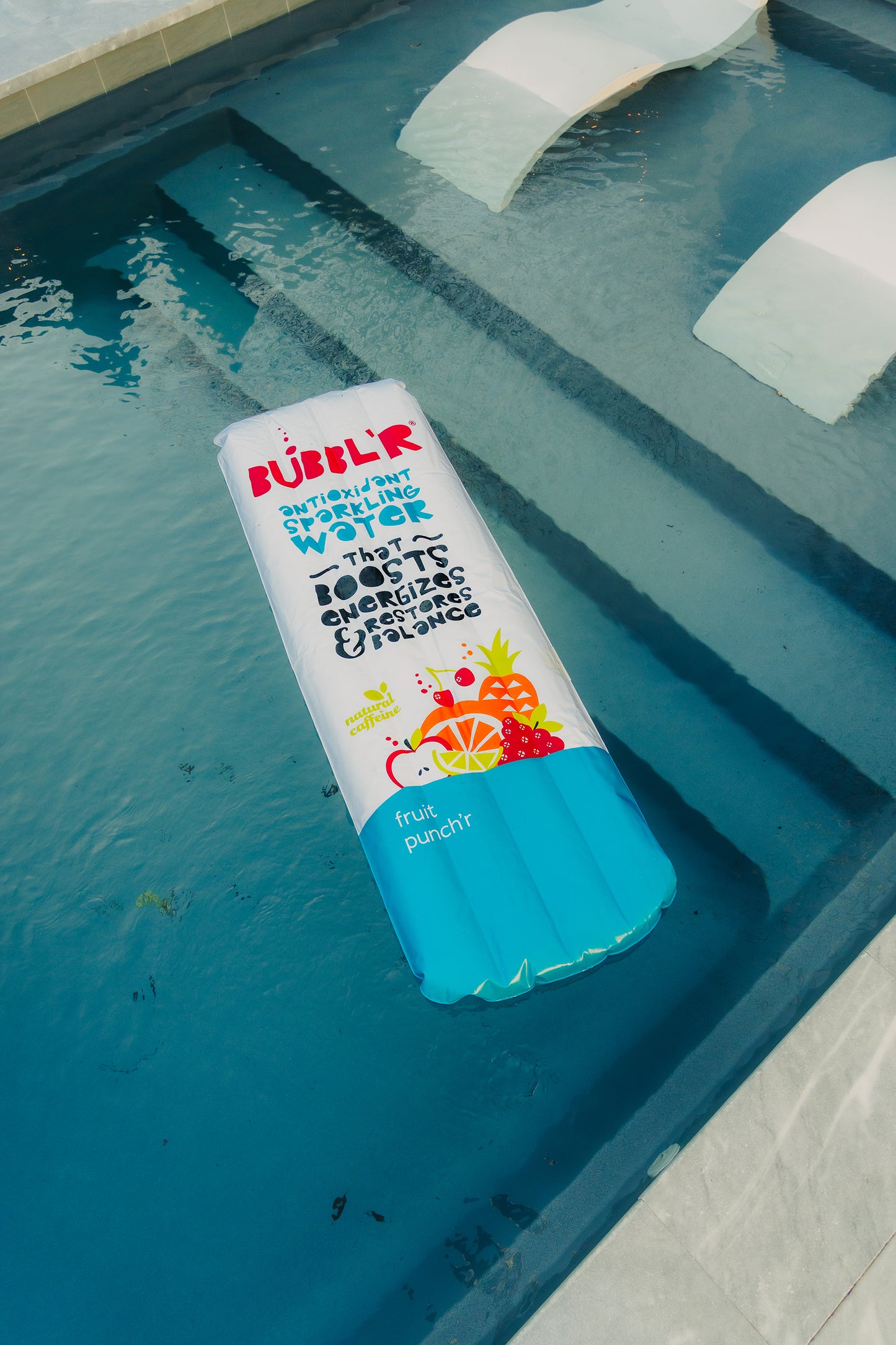 BUBBL'R inflatable pool float - fruit punch'r